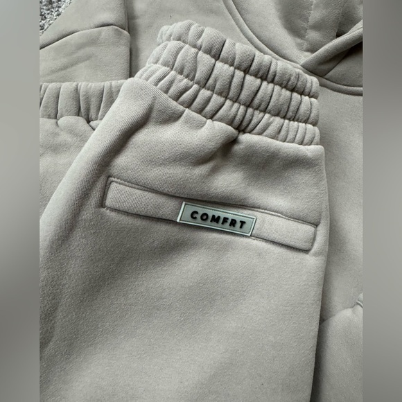 COMFRT Travel Essentials Set - Picture 2 of 10